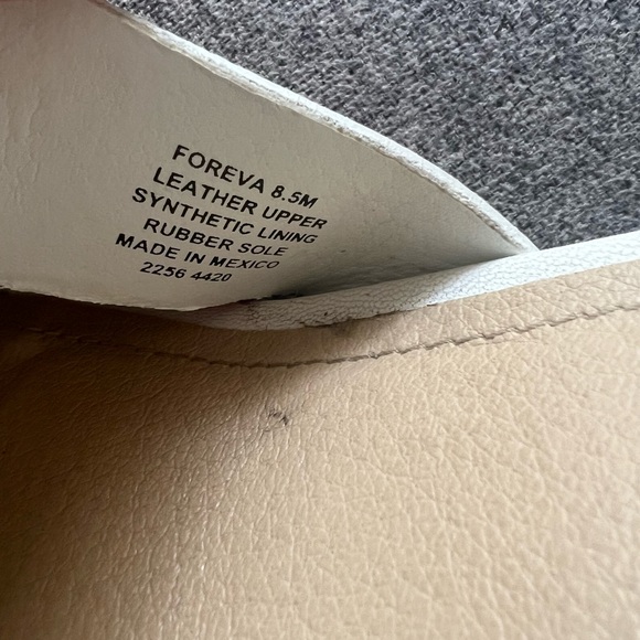 Steve Madden sandal *listed as a 7.5, shoe says 8.5 but fit REALLY small* - Picture 3 of 3